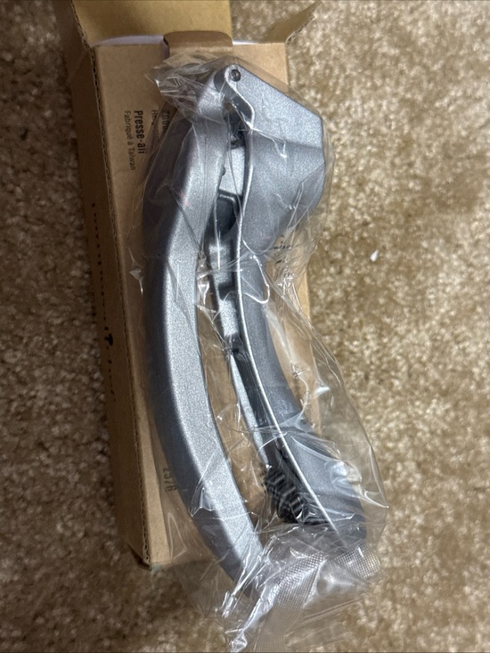 Other - Pampered Chef Garlic Press #2576 With Cleaning Tool ~ New‎ In Box